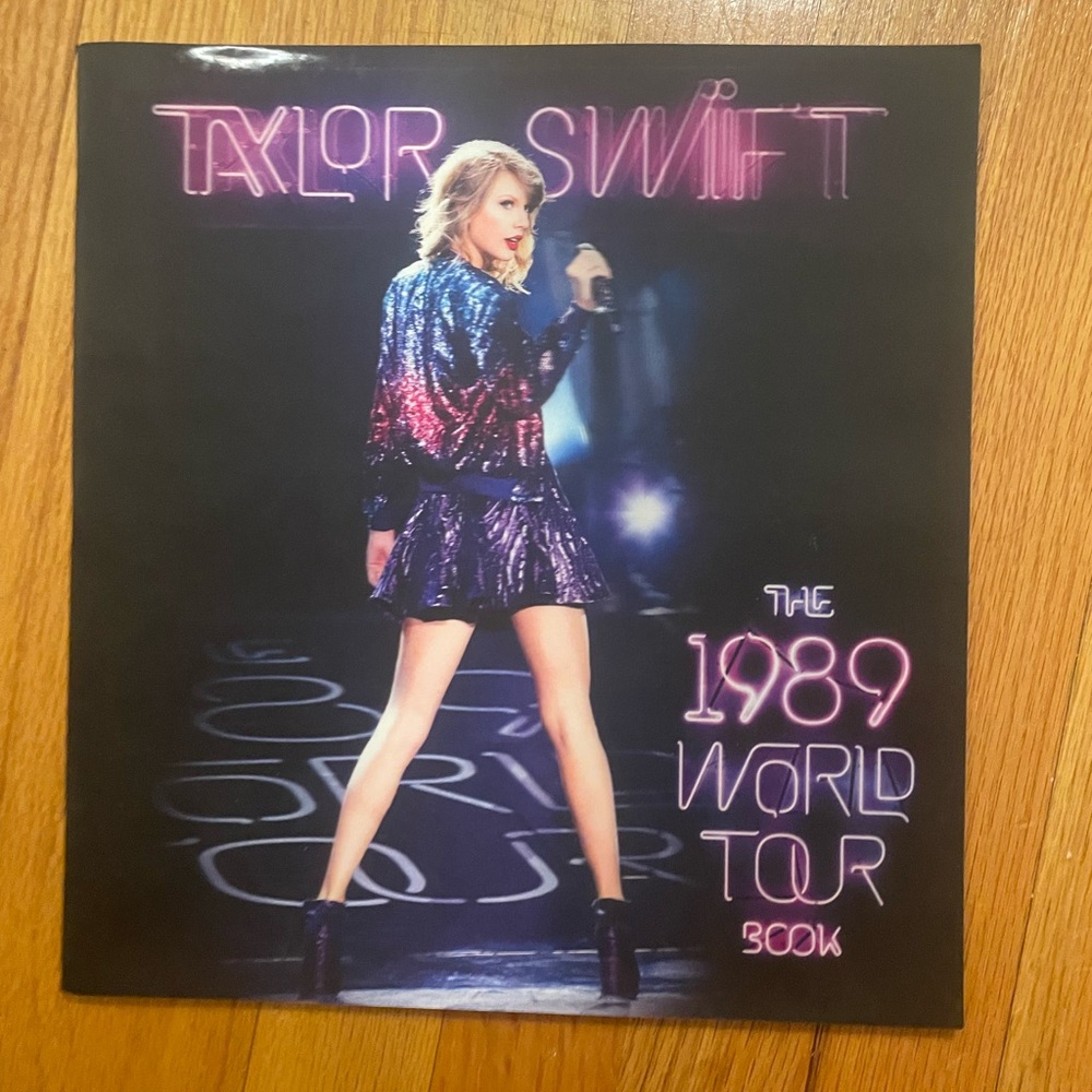 Taylor Swift 1989 Tour Book